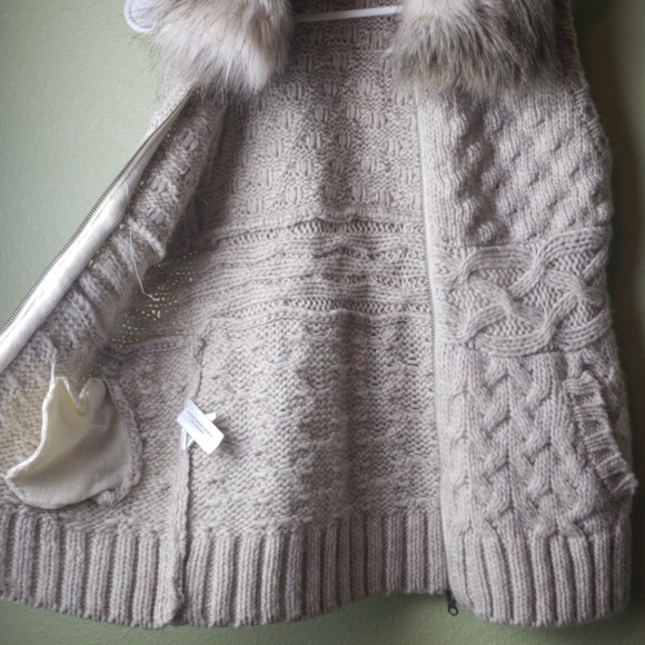 Ann Taylor Loft beige Knit Vest with faux fur collar size small - Picture 5 of 7